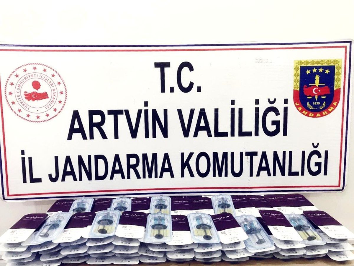 Sarp Sınır Kapısı\'nda 100 bin liralık kaçak kozmetik ürün ele geçirildi