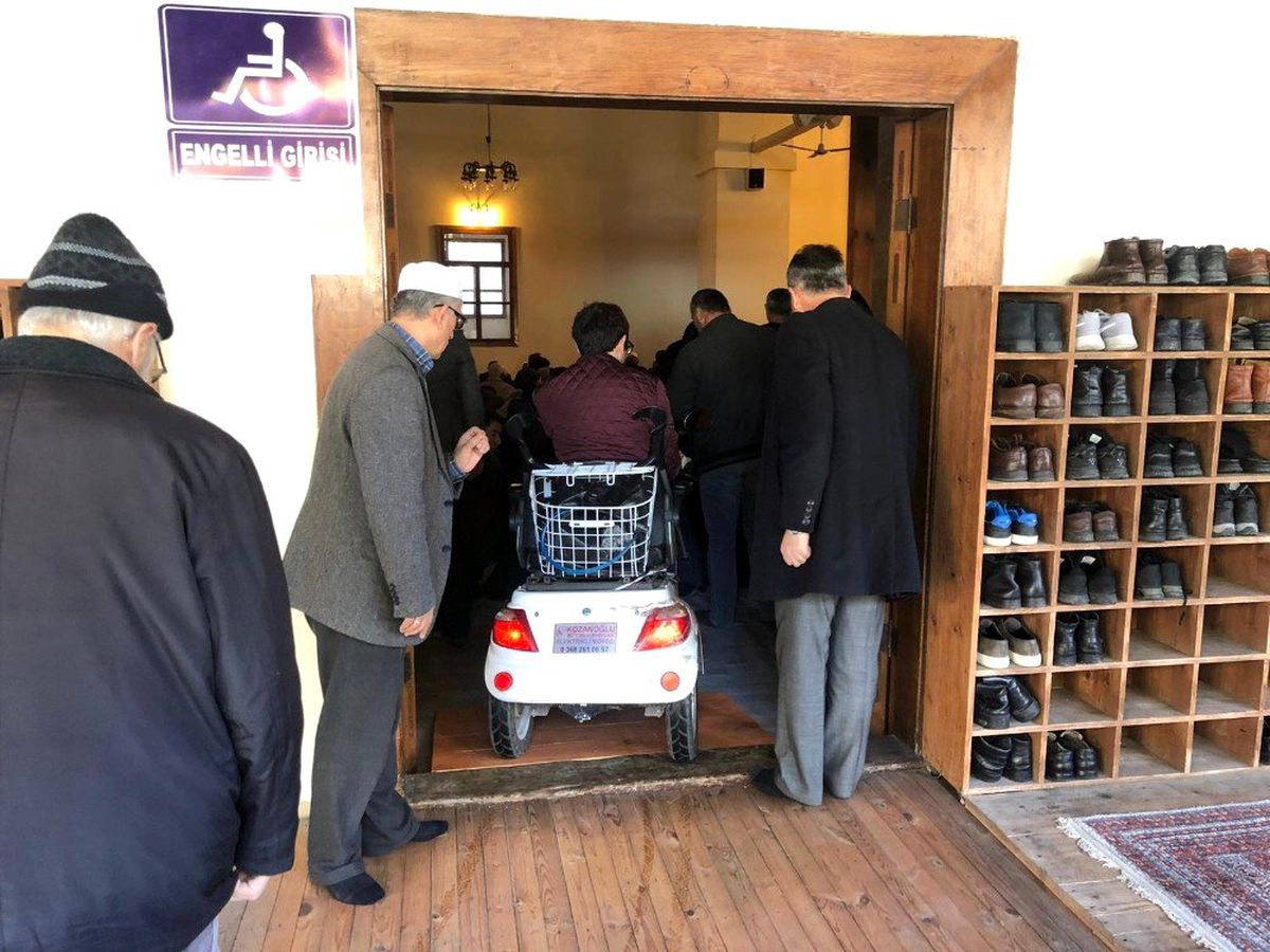Sinop\'ta camiye engelli kapısı yapıldı