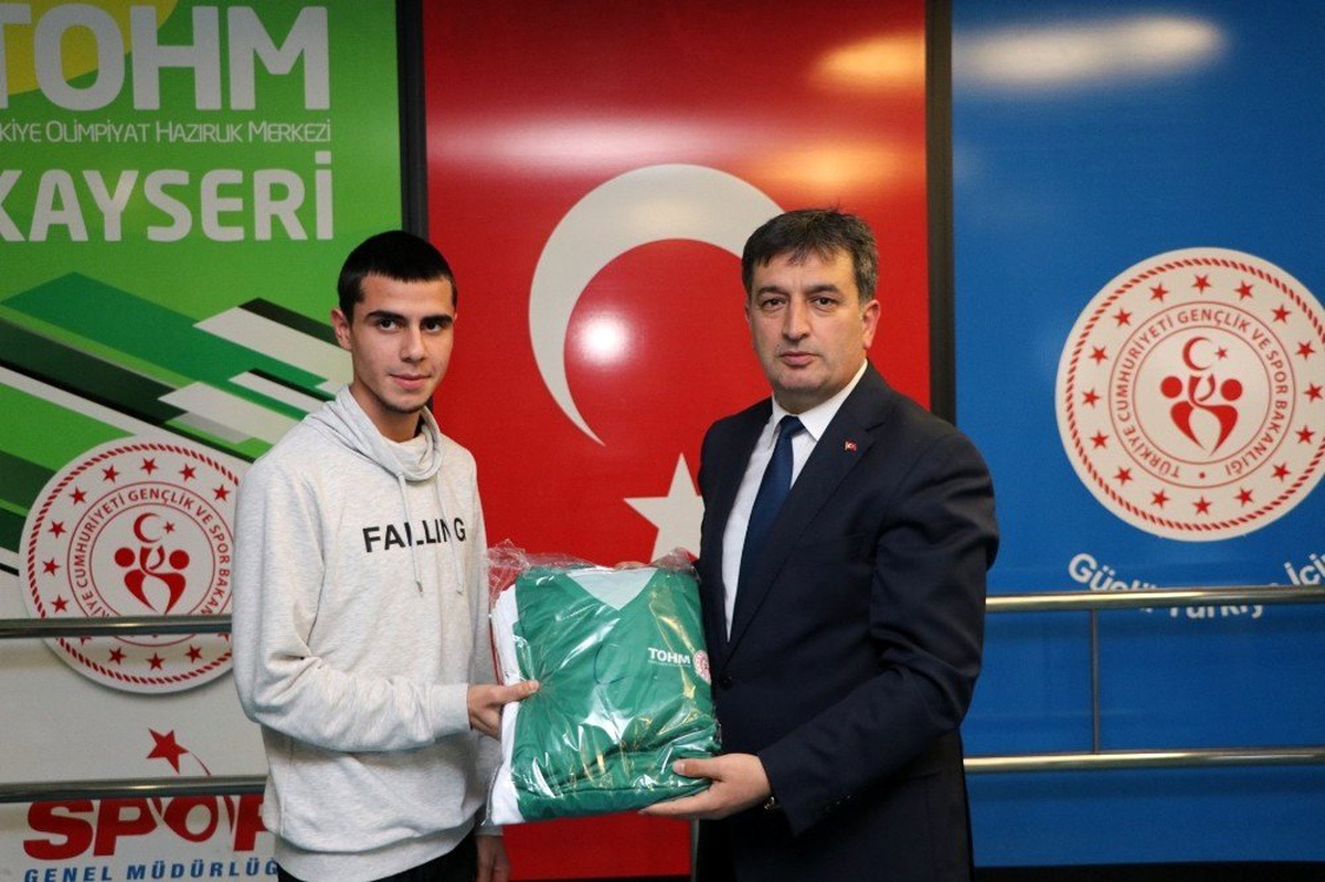 Tohm sporcularına malzeme dağıtımı yapıldı