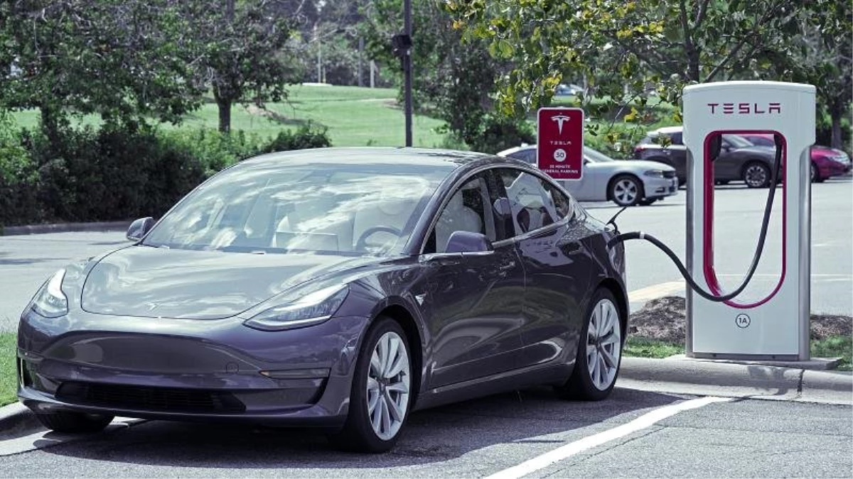 Türkiye\'ye \'Supercharger\'lar geliyor: Tesla 10 ayrı noktada hızlı şarj istasyonu kuracak