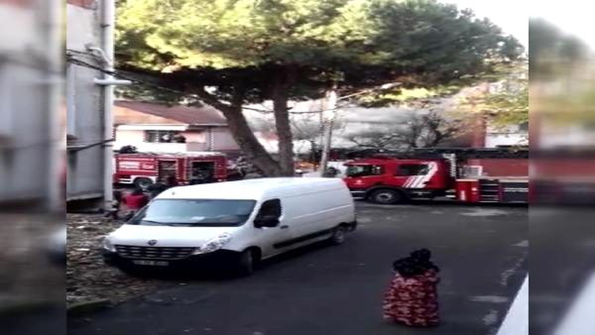 Tuzla\'da gecekondu alev alev yandı