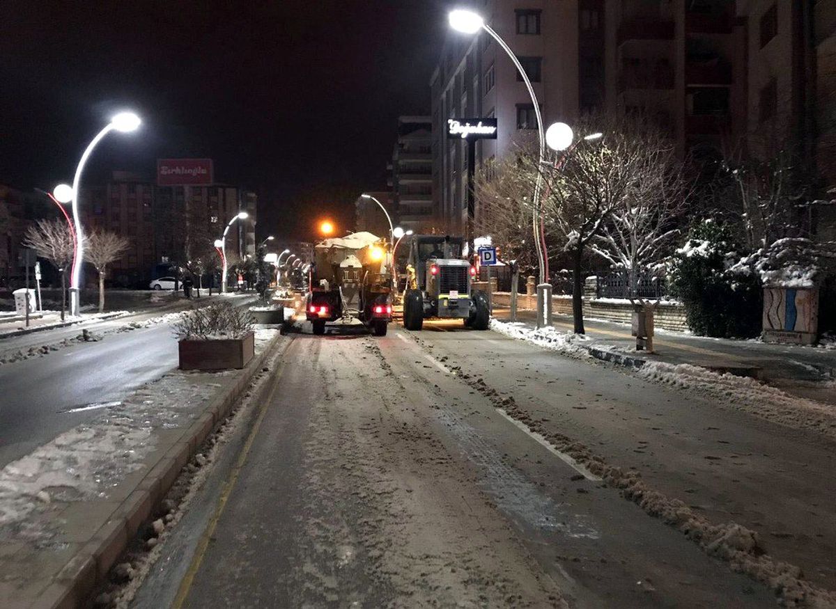 Van\'da kar temizleme çalışması