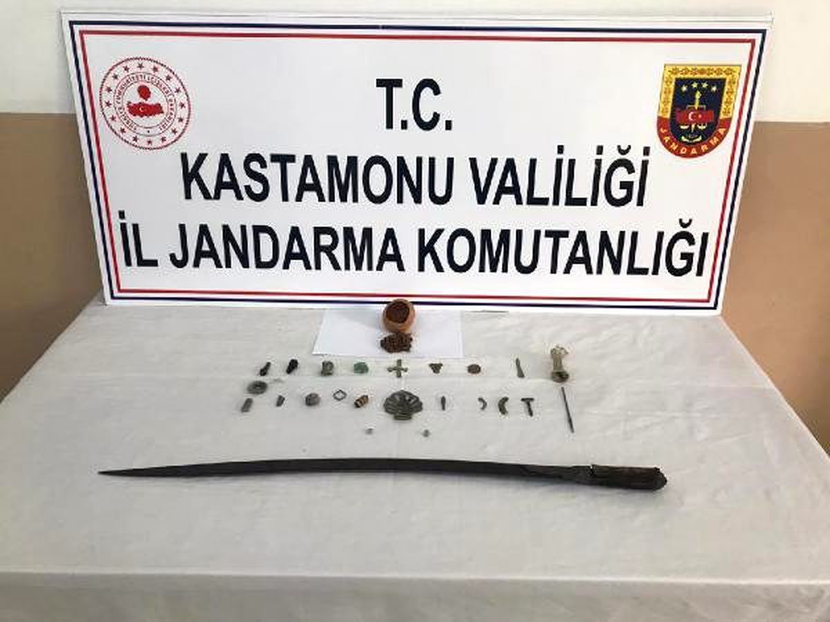 Arkeolojik eserlere müşteri ararken yakalandılar