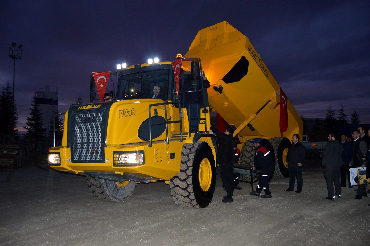 Bakan Varank "sürücüsüz tarım aracı" ve "kaya kamyonu"nu test etti