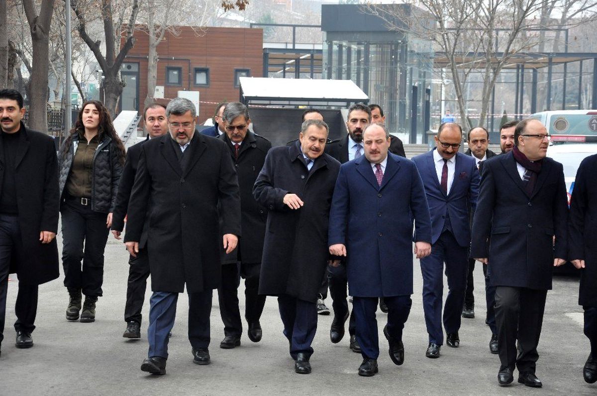 Bakan Varank: "Yerli otomobil tüm dünyada ilgi gördü"