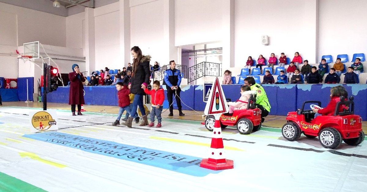 Bayburt\'ta öğrencilere uygulamalı trafik eğitimi verildi