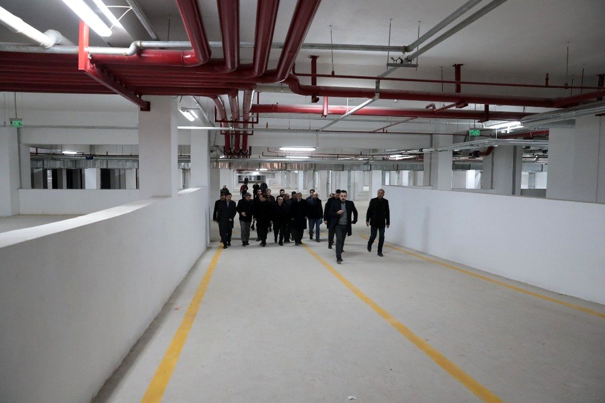 Beyazgül yapımı tamamlanan ticaret merkezini inceledi