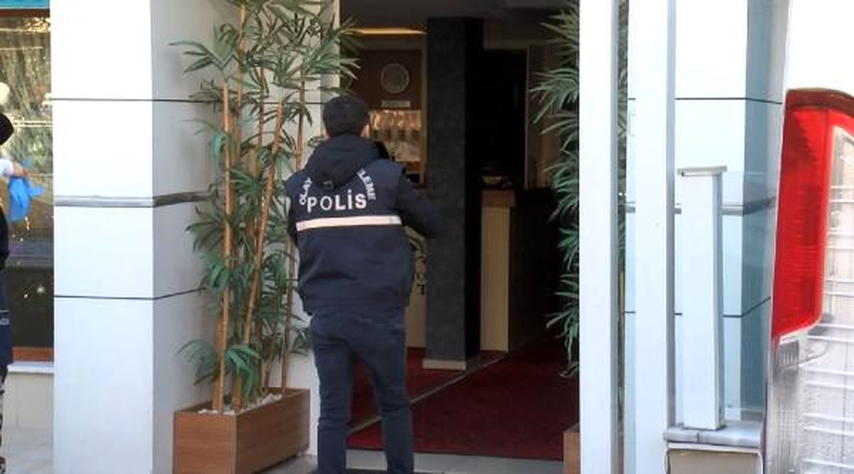 Büyükçekmece\'de otelde 2 kişi ölü bulundu (1)