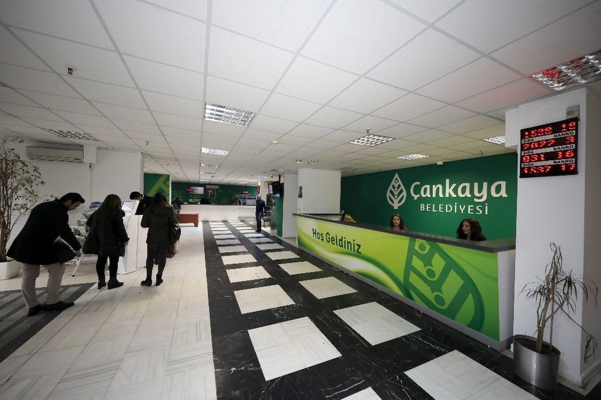 Çankayalının belediyedeki ilk adresi "hoş geldiniz masası" oldu