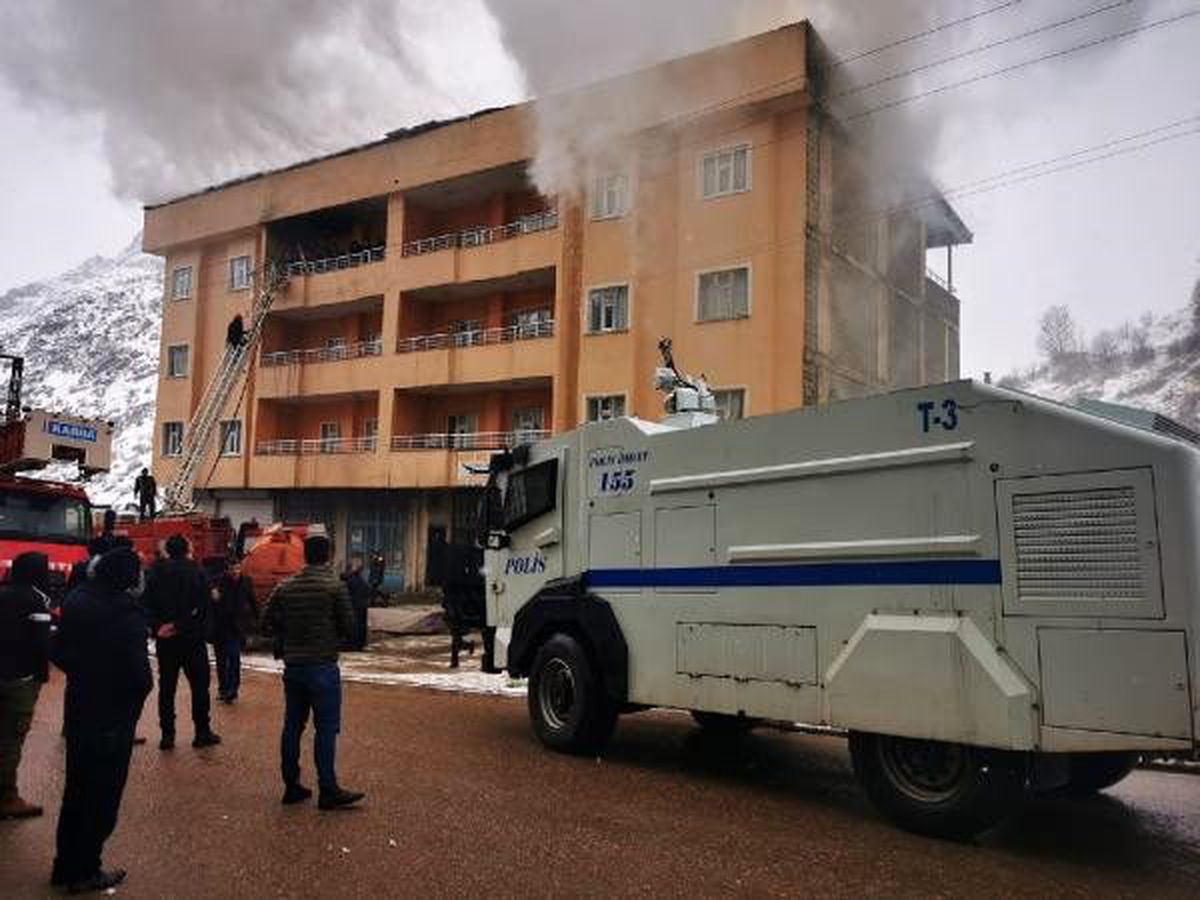Çatı yangınına TOMA\'lı müdahale
