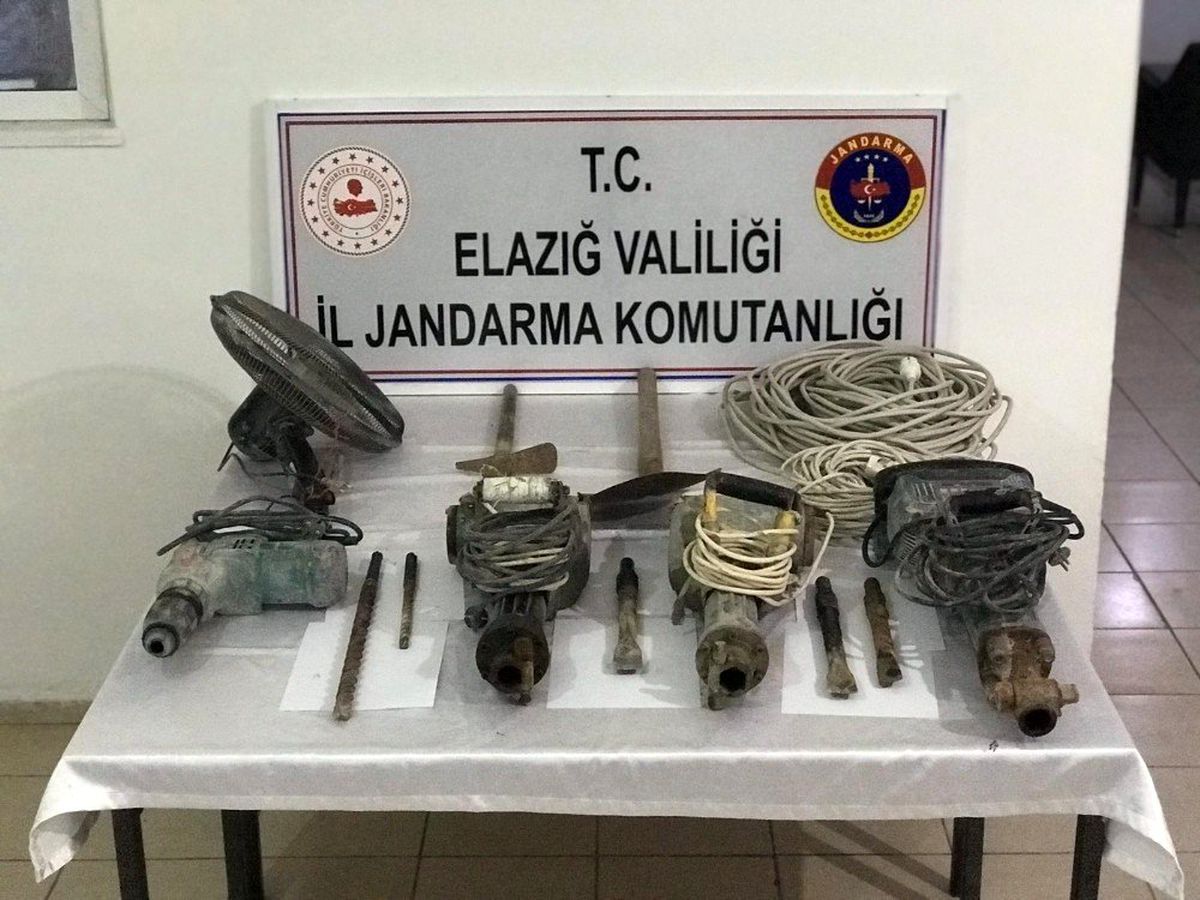 Elazığ\'da defineciler, 35 metre yerin altında suçüstü yakalandı