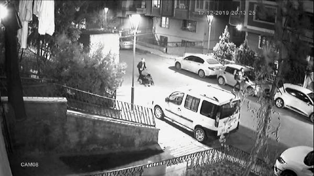 Engellinin tekerlekli sandalyesini çaldı, vicdan azabıyla geri bıraktı