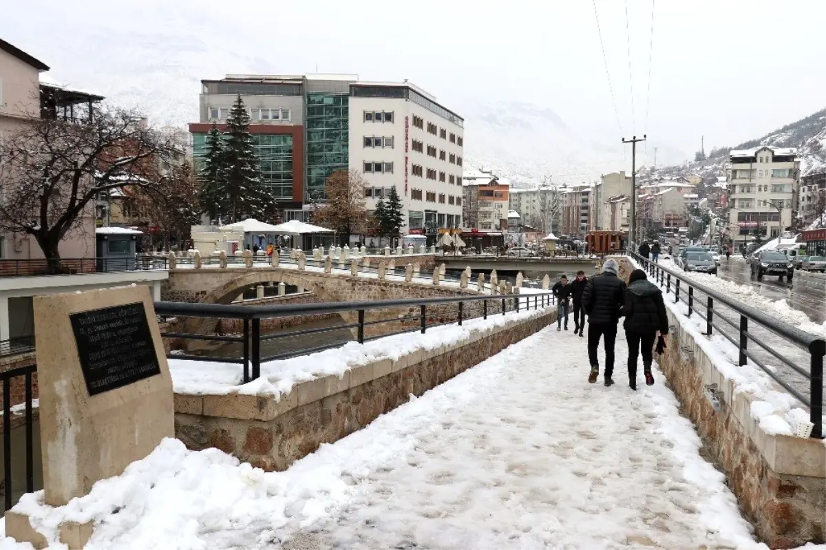 Gümüşhane\'de kar kalınlığı 14 santimetreye ulaştı