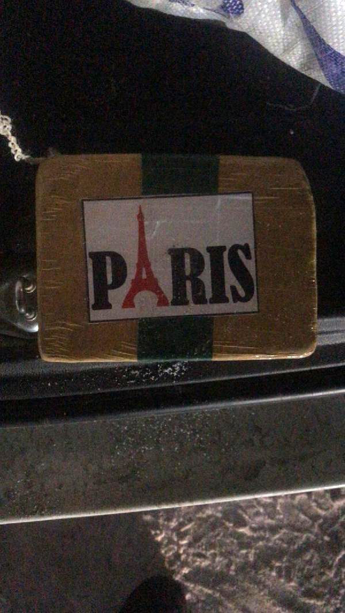 Kamyonette üzerinde \'Paris\' yazılı paketlerden 77 kilo eroin çıktı