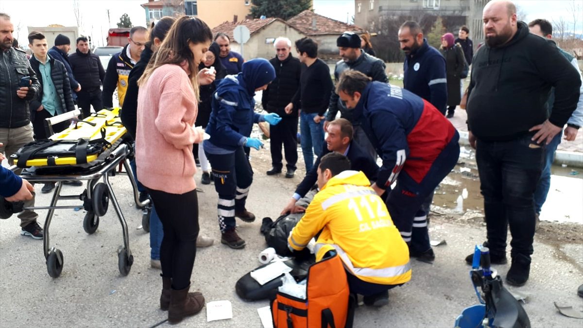 Kamyonla çarpışan motosiklet sürücüsü ağır yaralandı