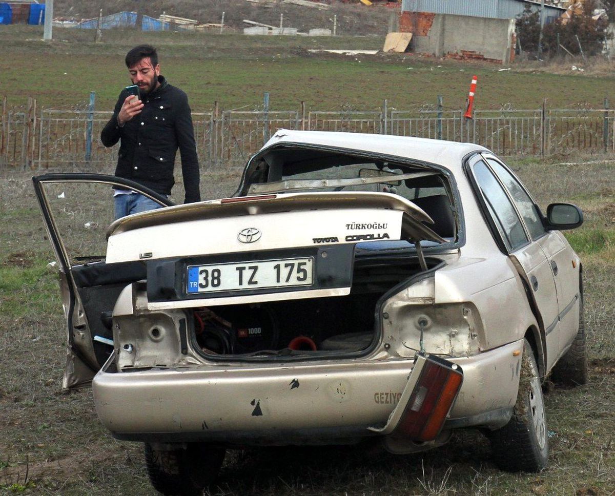 Kendini unuttu otomobilinin derdine düştü