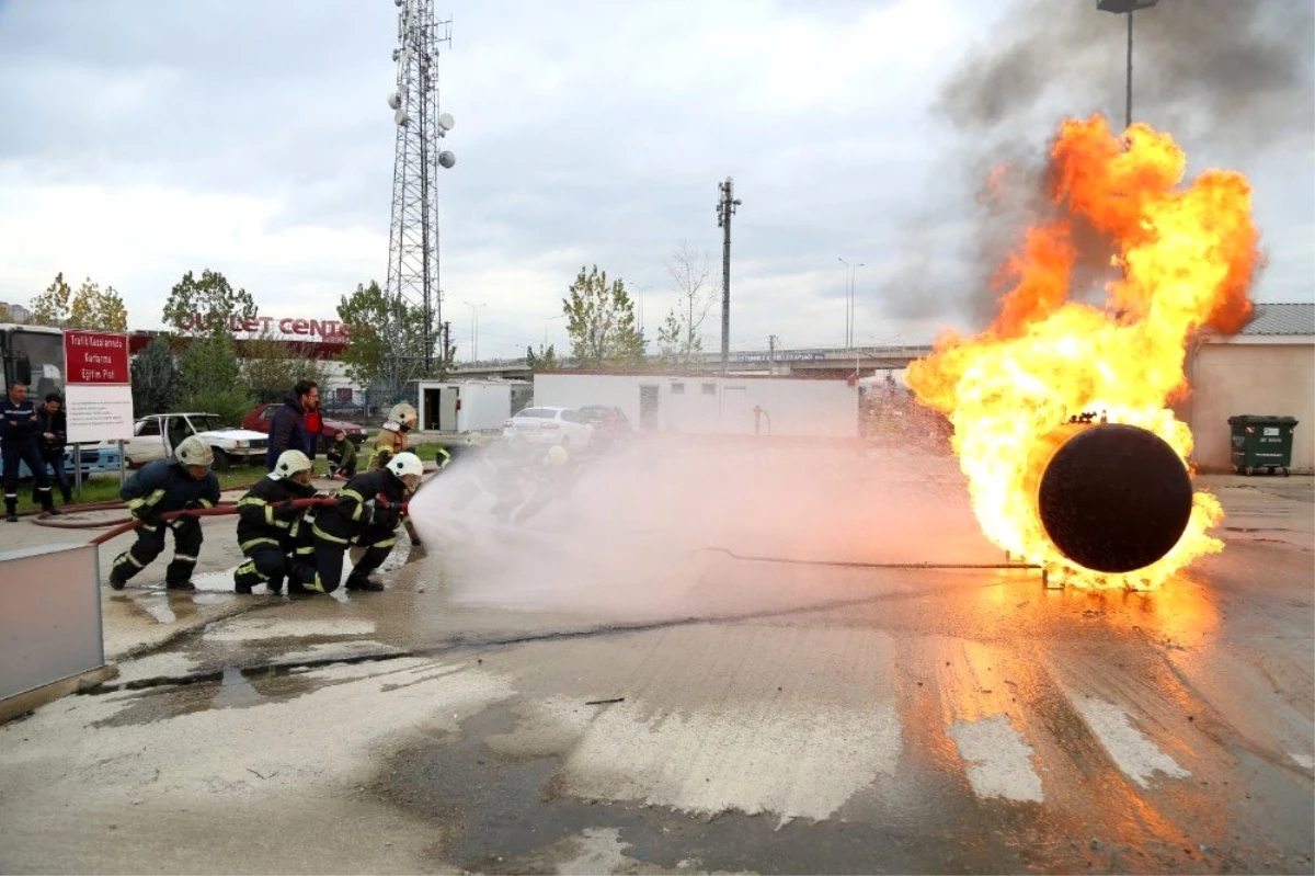 Kocaeli\'de 15 bin kişi yangınla mücadele tekniklerini öğrendi