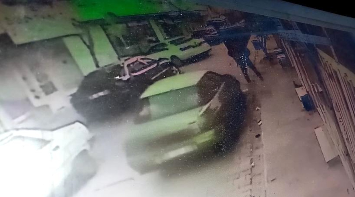 Otomobilin yayaya çarptığı anlar kamerada