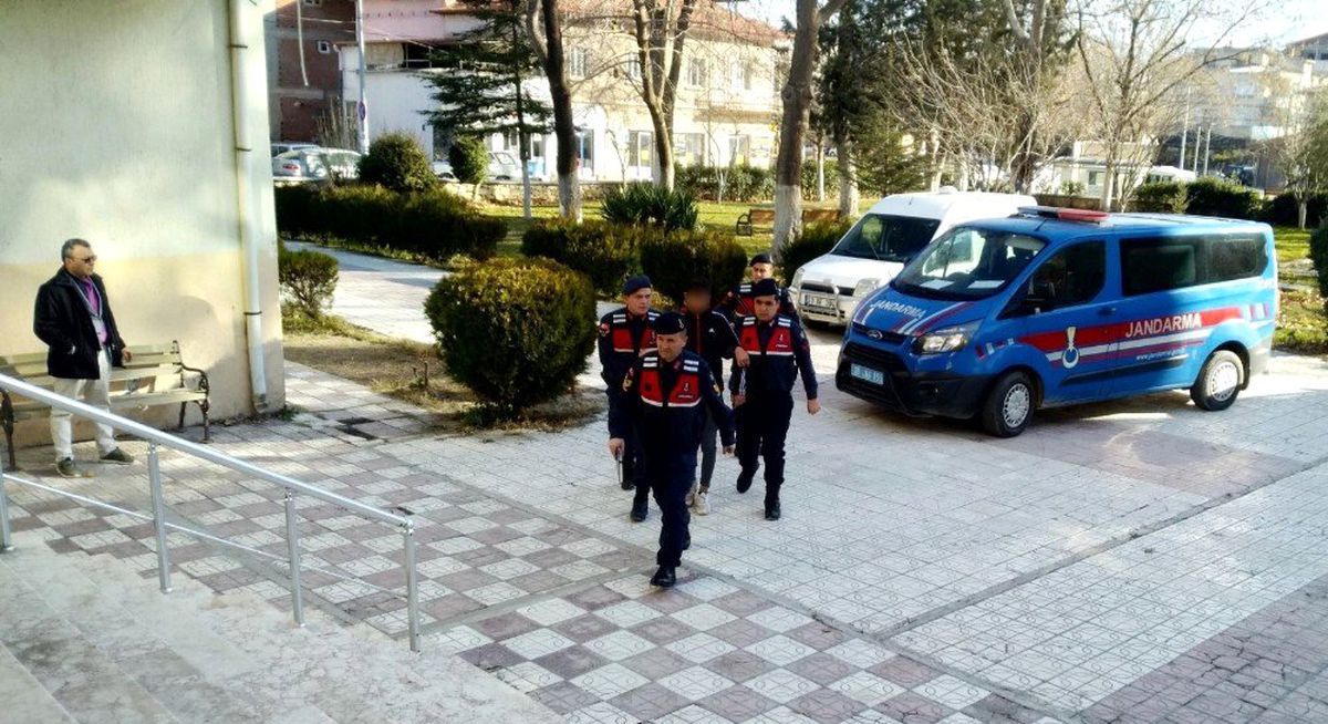 Pencereden girdiği okulların yardım paralarını çaldı