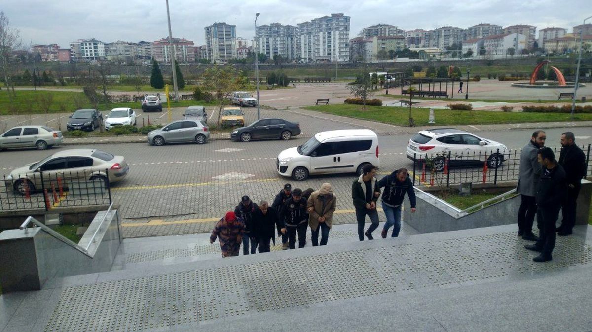 Samsun\'da 6,5 kilo kubar esrar ele geçirildi: 6 gözaltı