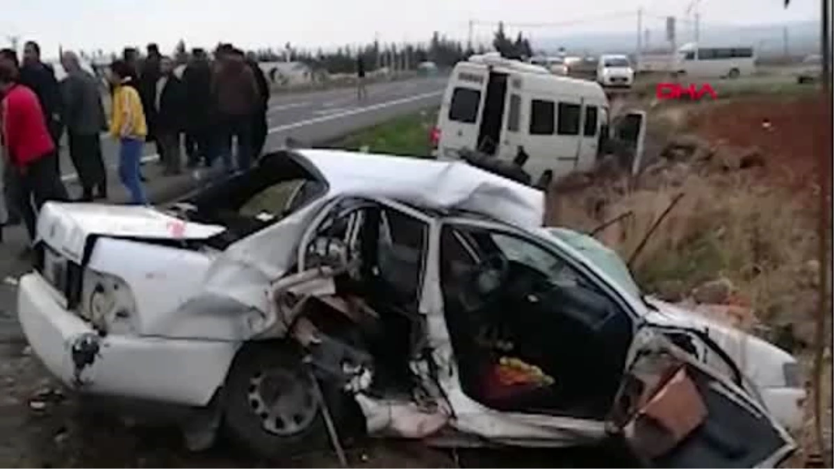 Şanlıurfa otomobil, yolcu minibüs ile çarpıştı 2 ölü, 12 yaralı