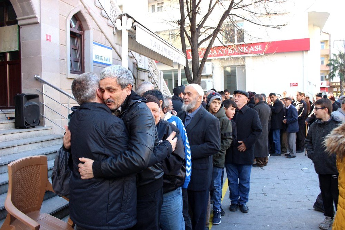 Türkeli\'de yılın ilk umre kafilesi uğurlandı