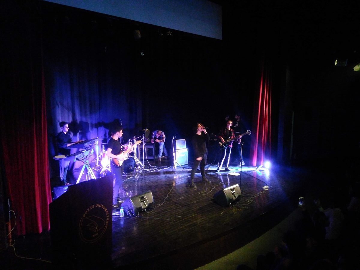 Üniversitelilerin düzenlediği konserin geliri yeni anaokulu inşasında kullanılacak