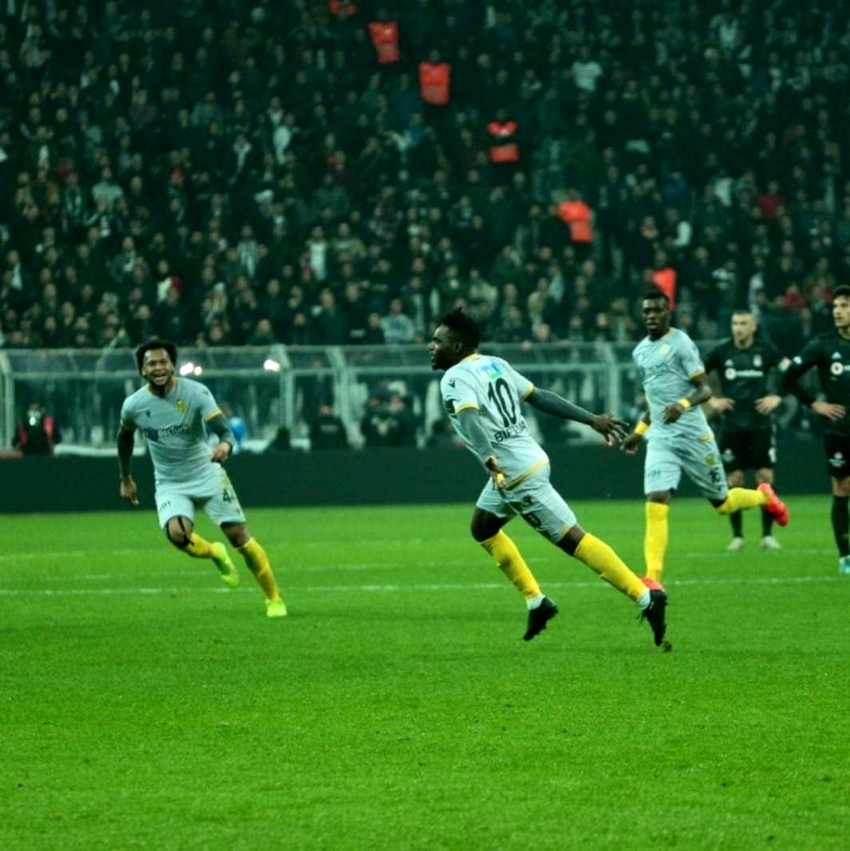 Yeni Malatyaspor Bifouma ile sözleşme yeniledi