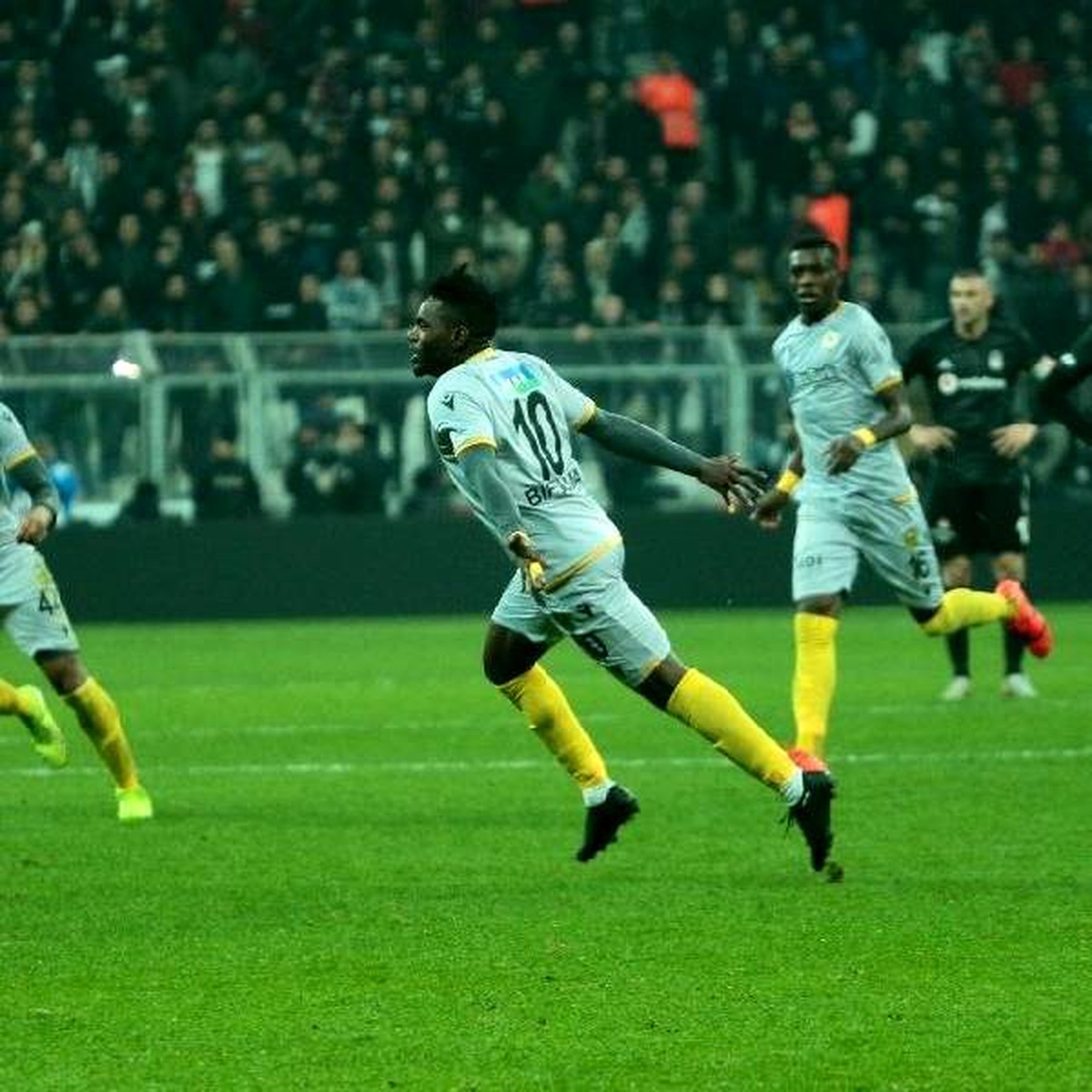 Yeni Malatyaspor, Bifouma ile uzattı