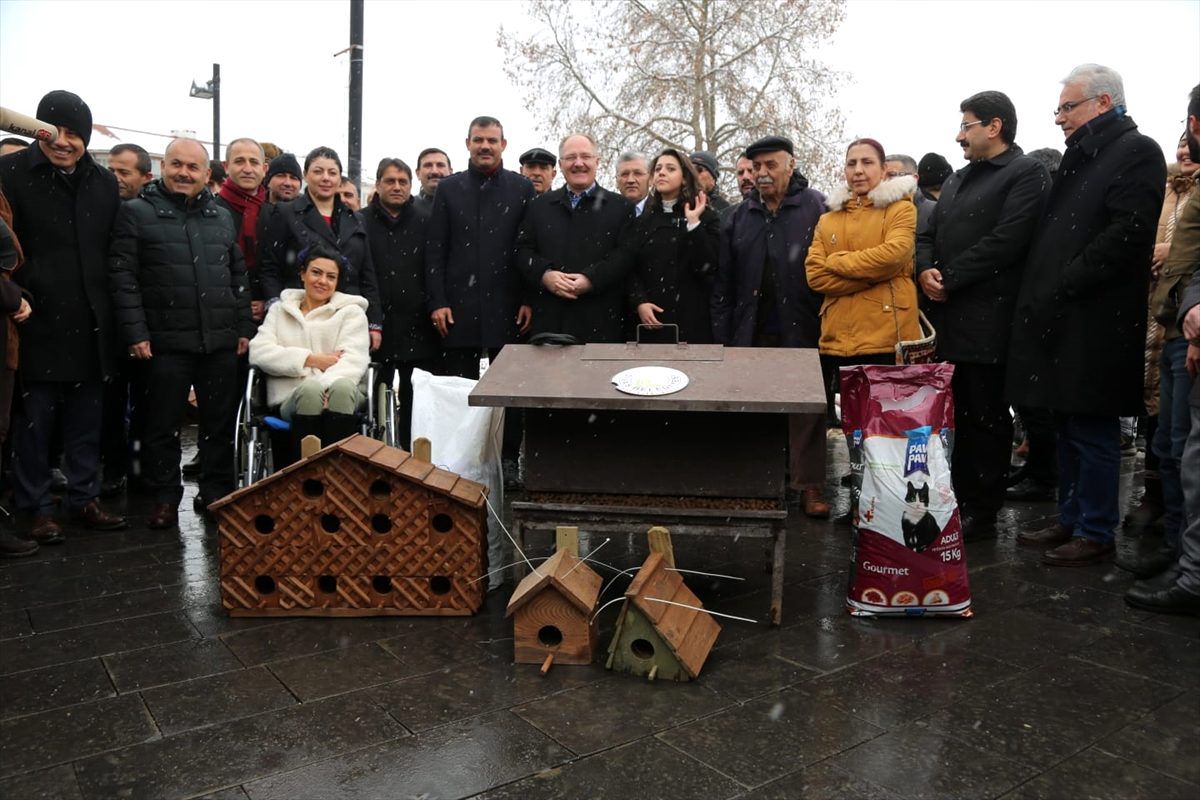 Yükümlüler kuşlar için yuva yaptı
