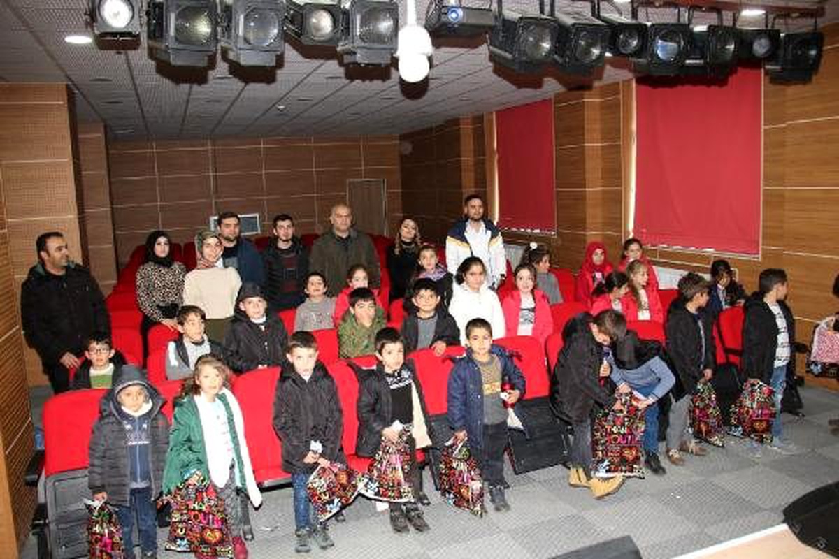 26 öğrenci ilk kez sinemaya gitti
