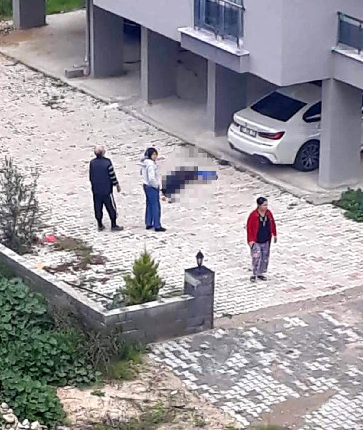 5 katlı binanın terasından atladı, hastanede öldü