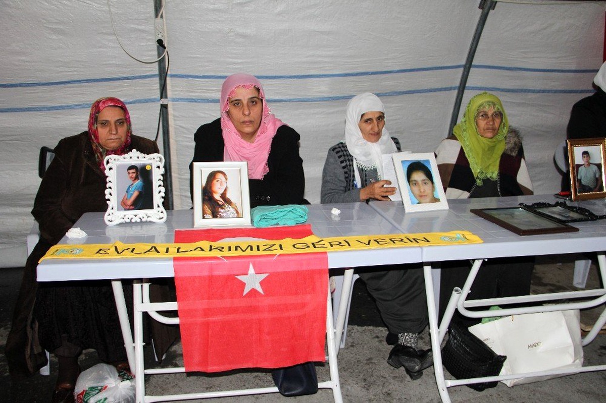 Annelerin HDP önündeki evlat nöbeti 125\'inci gününde