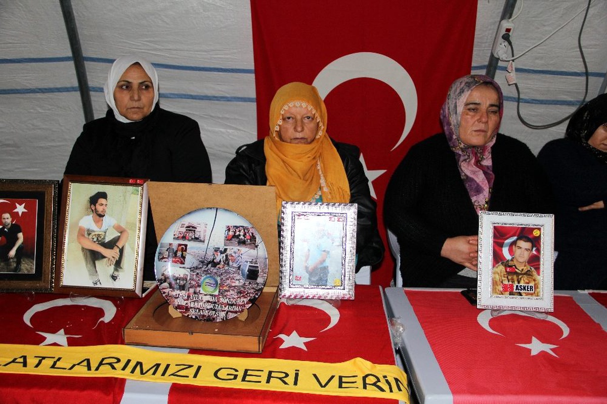 Annelerin HDP önündeki evlat nöbeti 125\'inci gününde