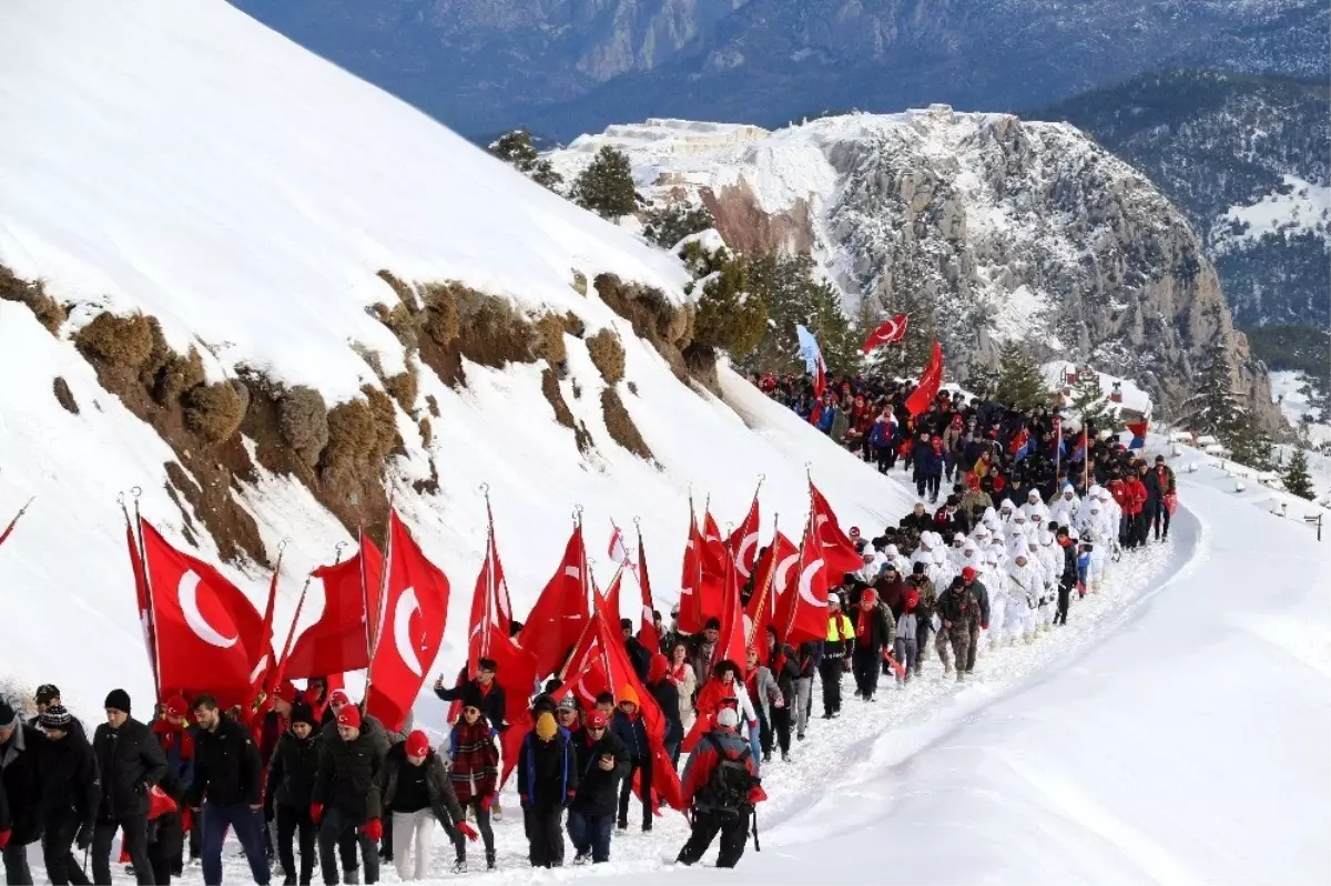 Beydağları\'nda Sarıkamış şehitleri için yürüdüler