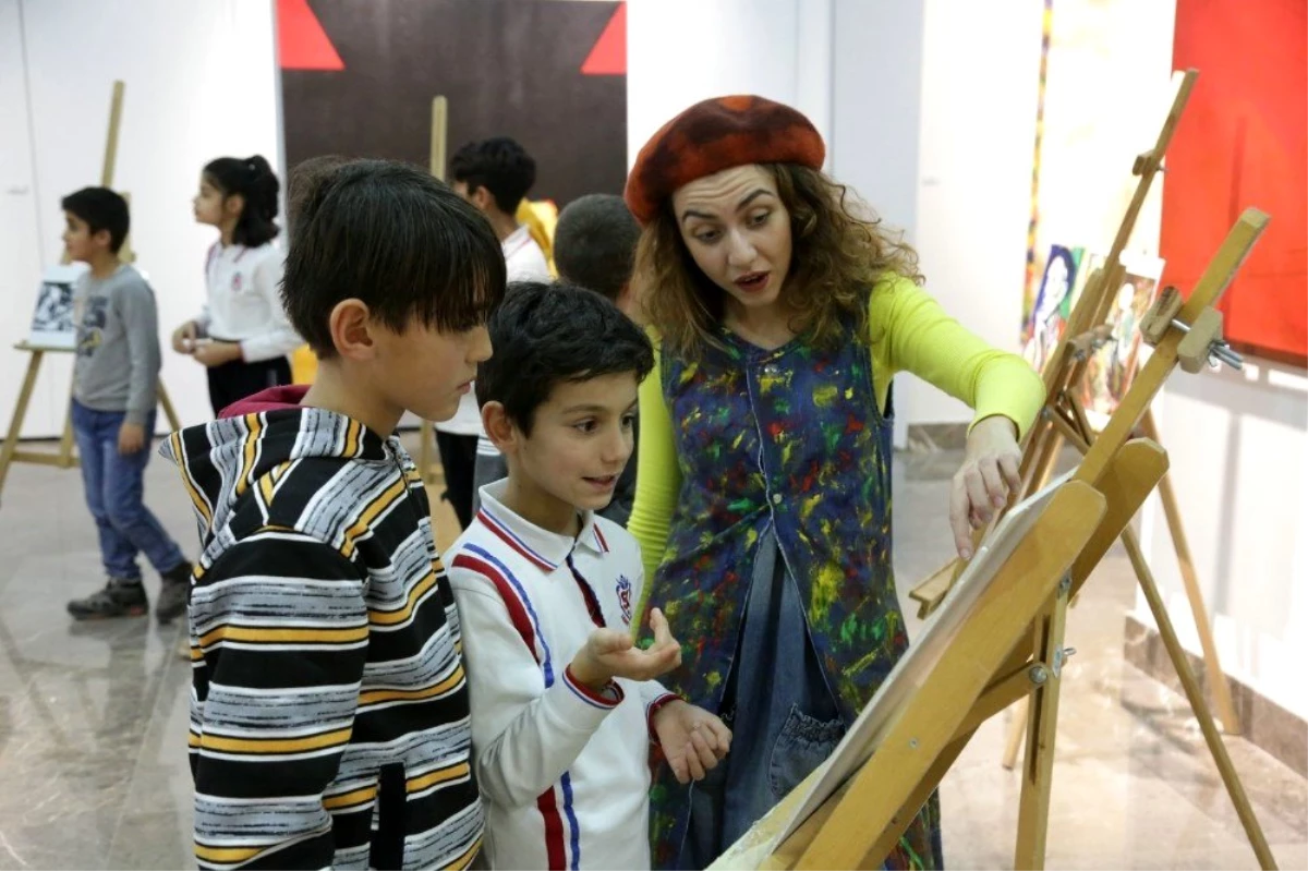 Çocuklar Picasso ve Van Gogh\'la tanıştı