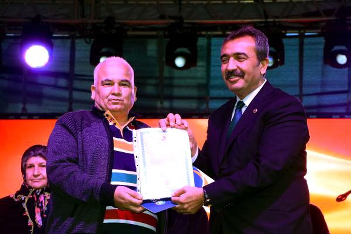 Çukurova\'da imar çalışmasının ardından 16 bin hak sahibi tapularını aldı