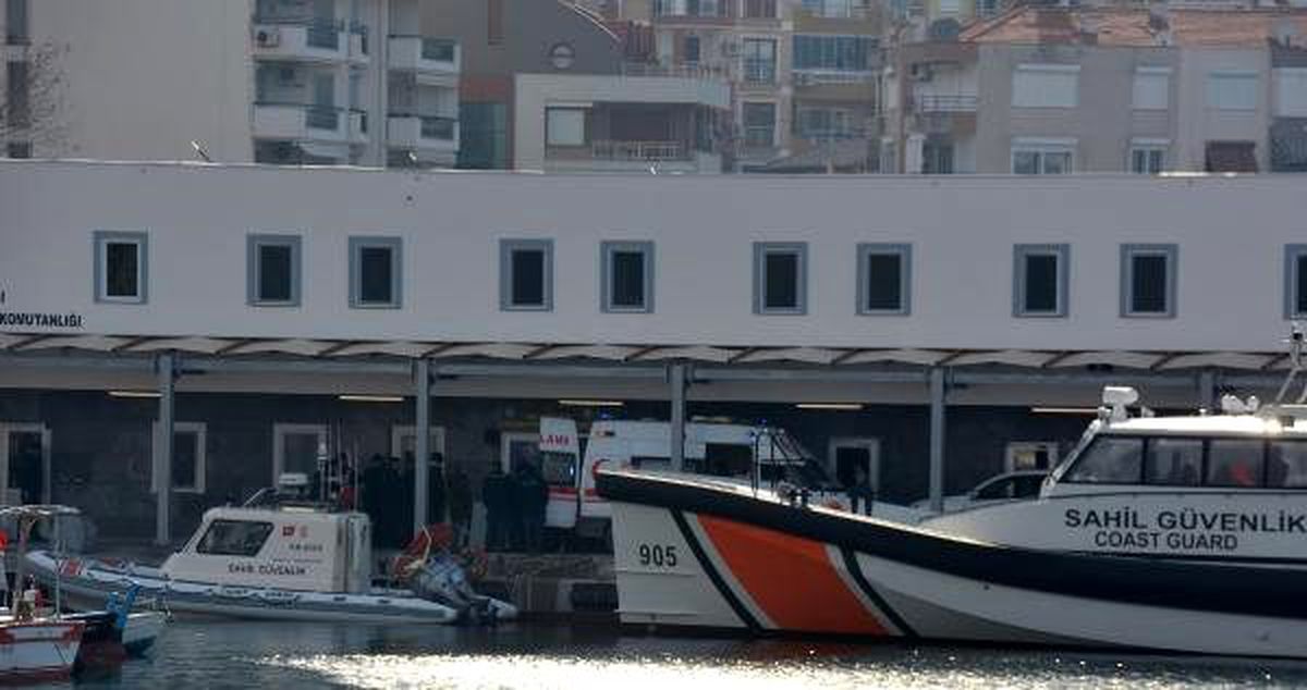 Dikili\'de kaçak göçmenlerin botu ile Sahil Güvenlik botu çarpıştı: 4 ölü, 1 kayıp (2)