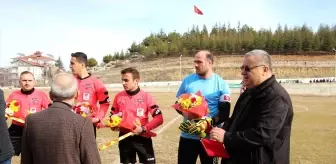 Dili boğazına kaçan futbolcuyu kurtaran kaleciye, teşekkür plaketi