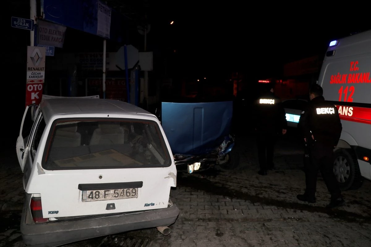 Fethiye\'de iki otomobil çarpıştı: 2 yaralı