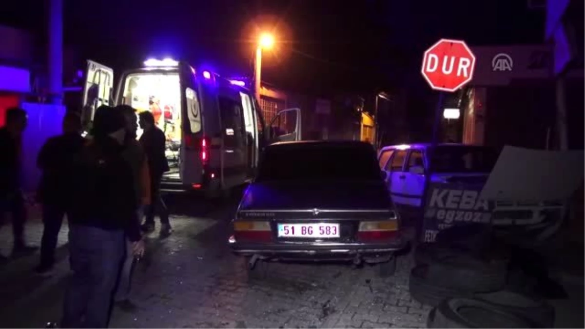 Fethiye\'de iki otomobil çarpıştı: 2 yaralı - MUĞLA
