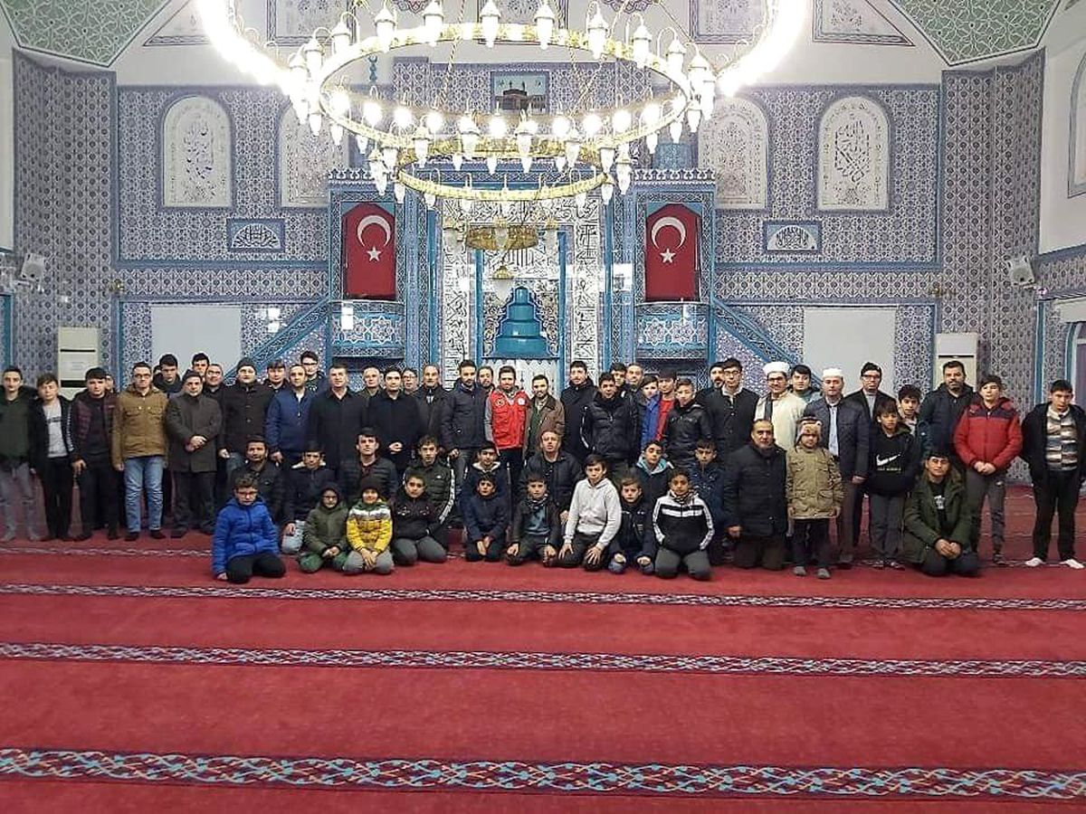 Gençler sabah namazında buluştu