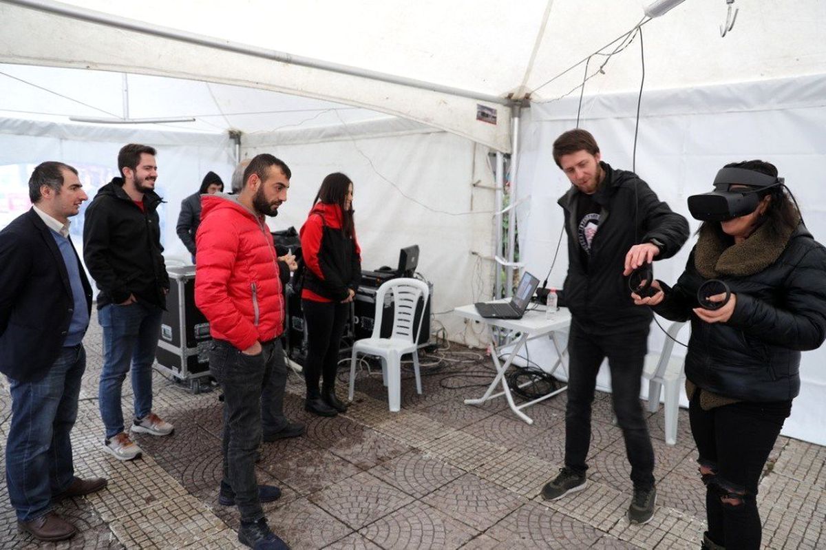 Güvensiz asansörü VR gözlükle test ettiler