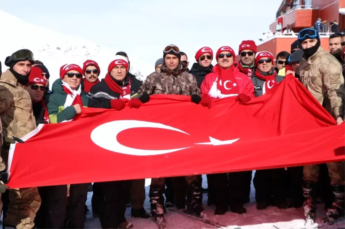 Hakkari 2 bin 800 rakımda şehitler için yürüyüş