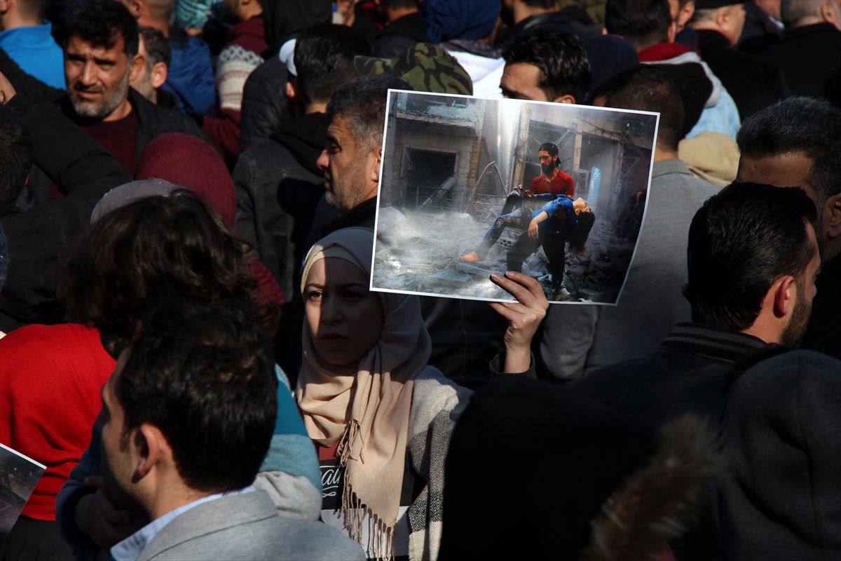 Hatay\'da Suriyeliler İdlib\'deki saldırıları protesto etti
