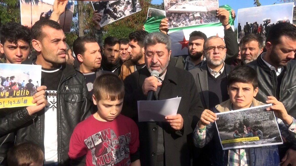 Hatay\'da Suriyeliler İdlib\'deki saldırıları protesto etti