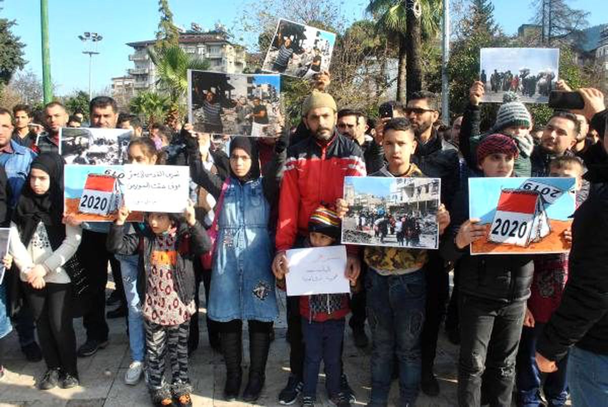 Hatay\'daki Suriyelilerden İdlib protestosu