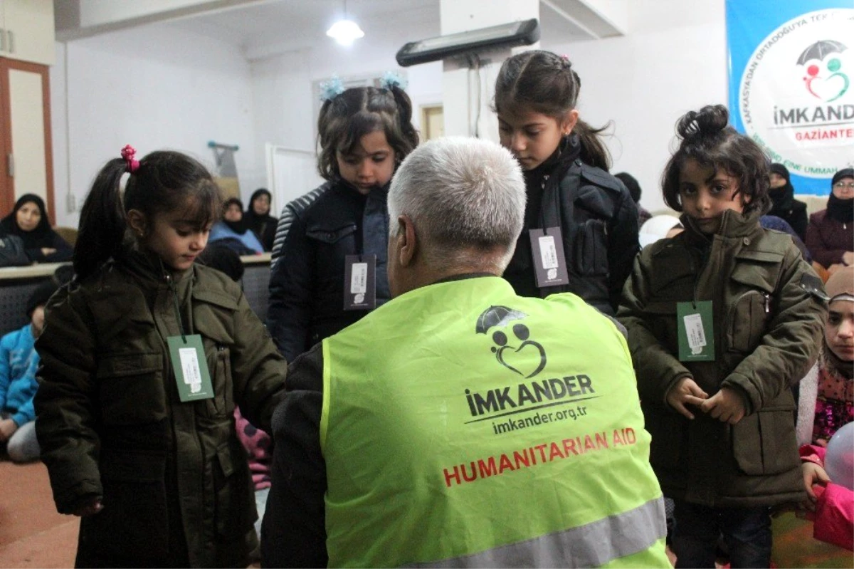 İmkander\'den Suriyeli yetimlere mont ve ayakkabı yardımı