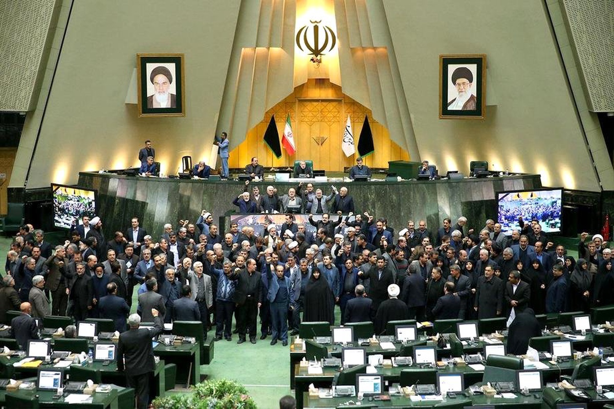İran Meclisi\'nde "ABD\'ye ölüm" sloganları