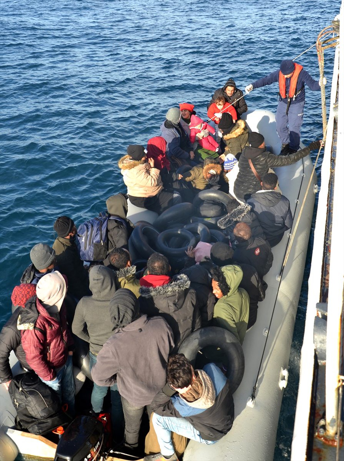 İzmir\'de 42 düzensiz göçmen yakalandı